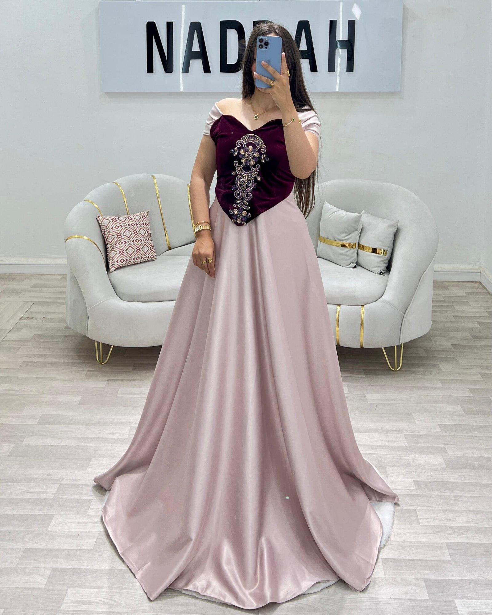 ROBE VALENTINE