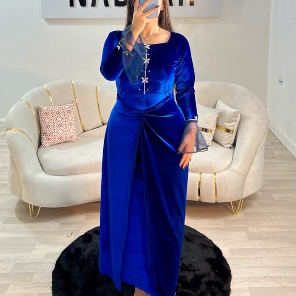 Alternative view of ROBE JAWAHER